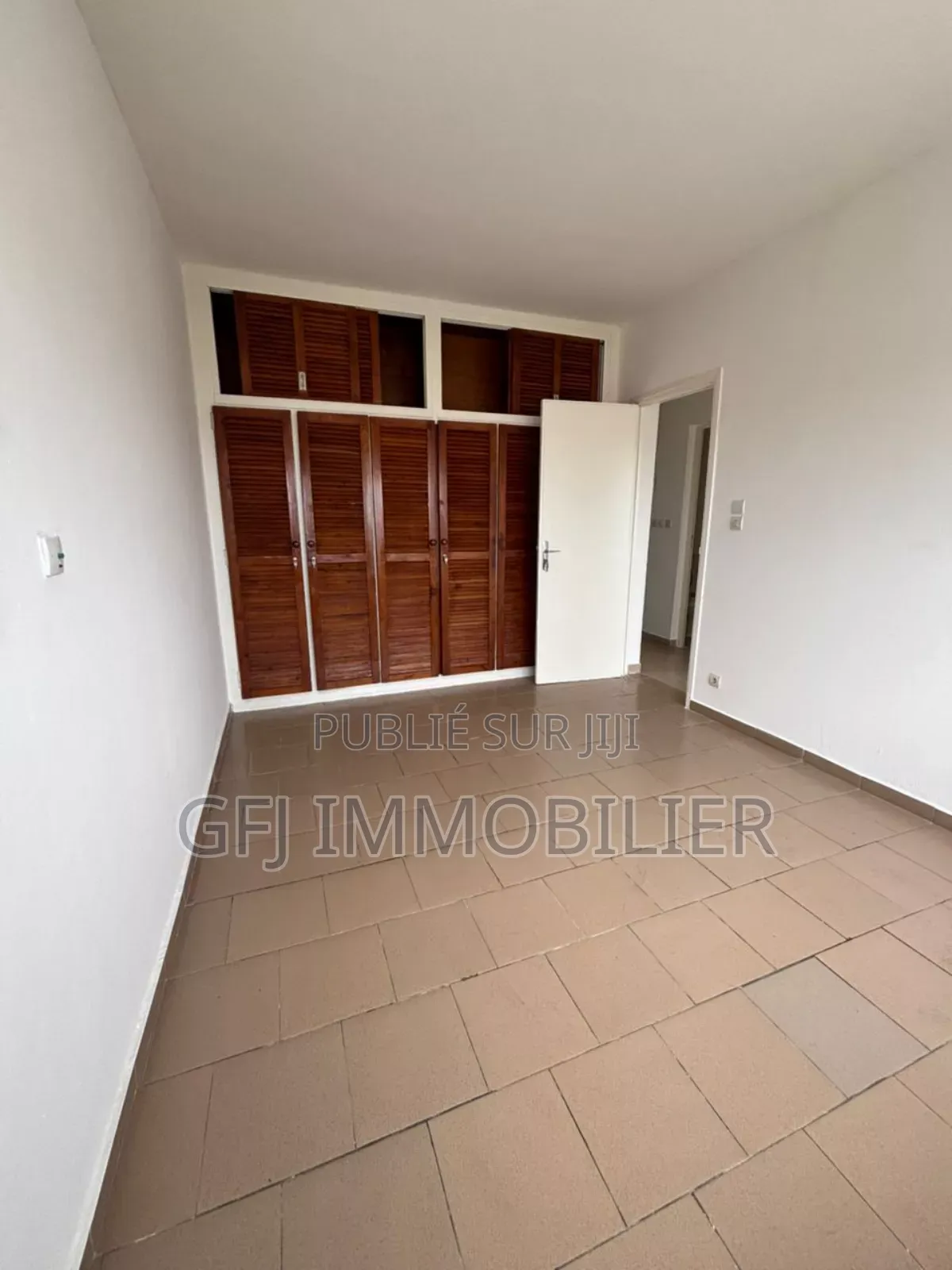 3chbre Appartement dans Francis Gweh, Cocody à Vendre