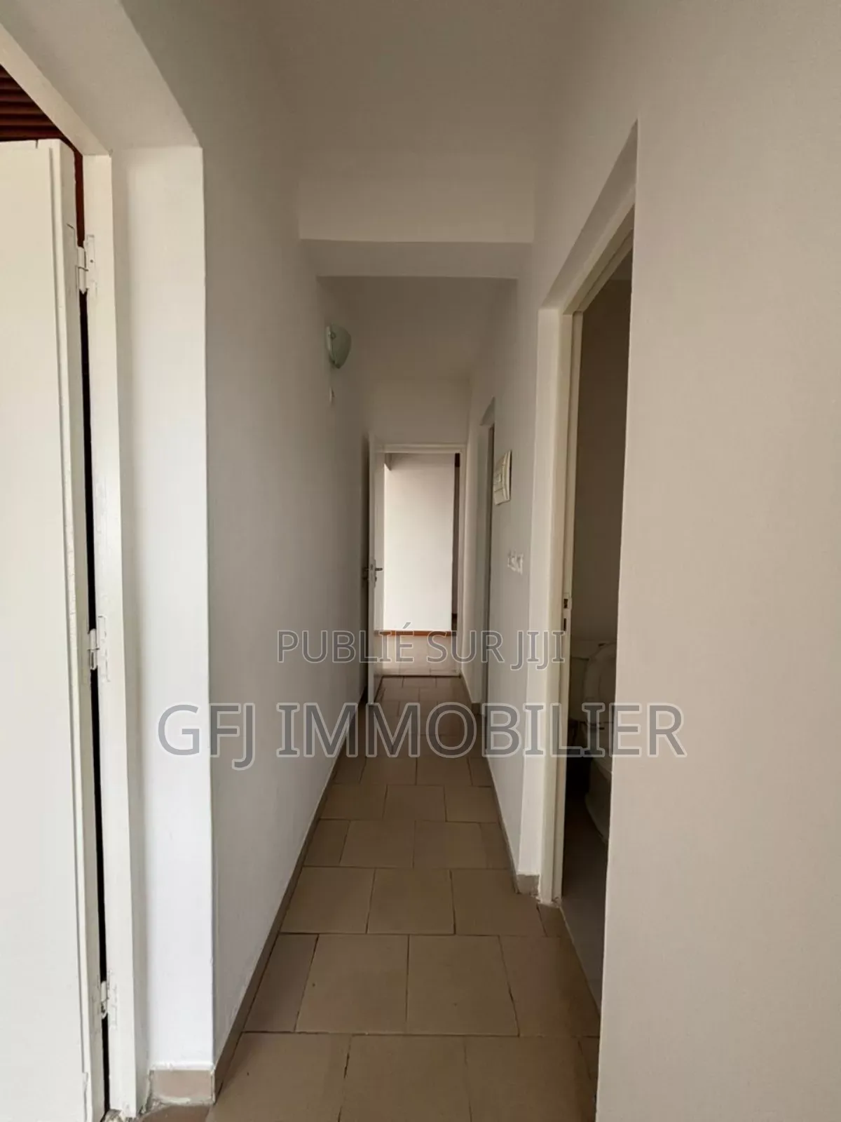 3chbre Appartement dans Francis Gweh, Cocody à Vendre