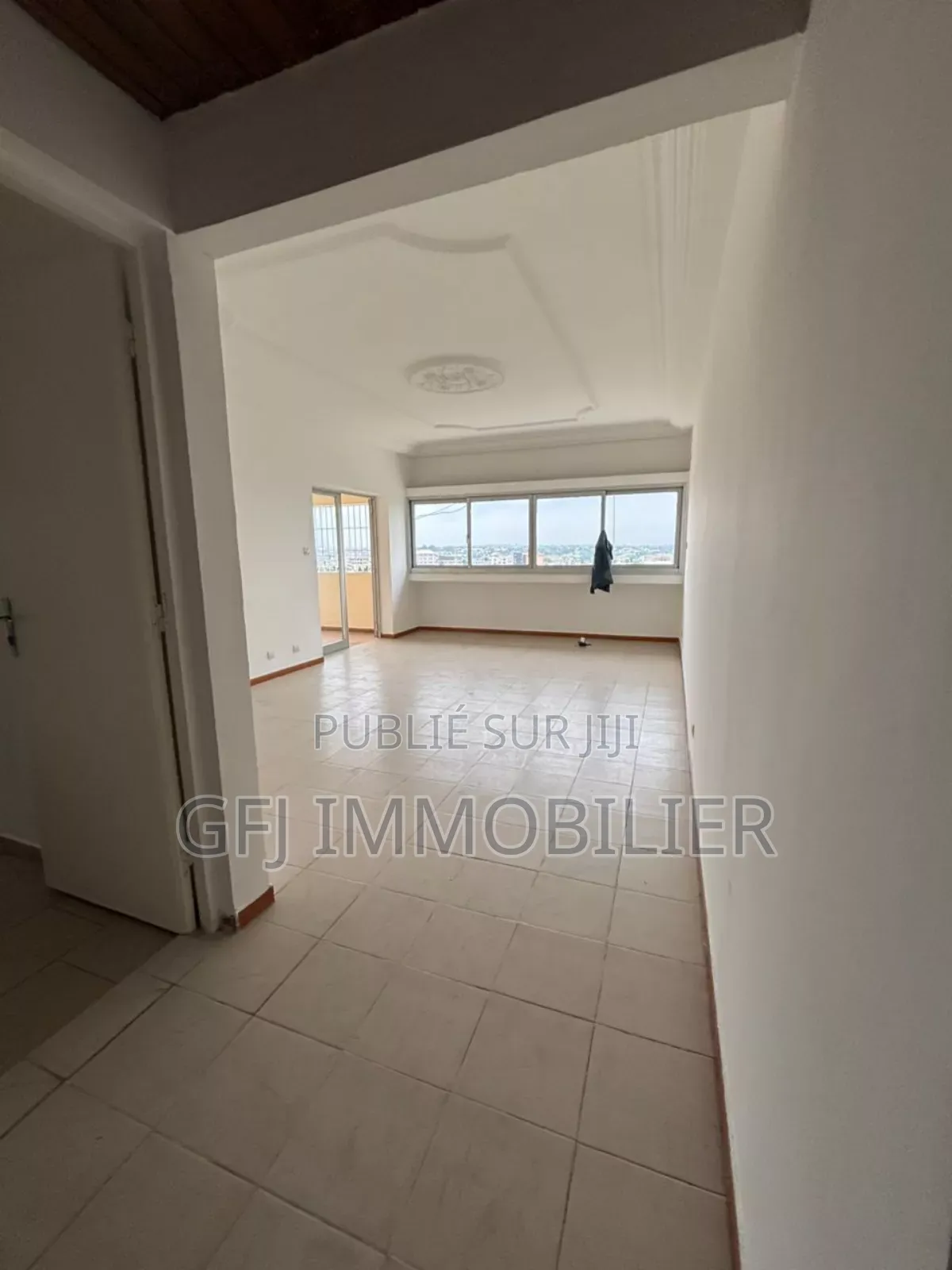 3chbre Appartement dans Francis Gweh, Cocody à Vendre