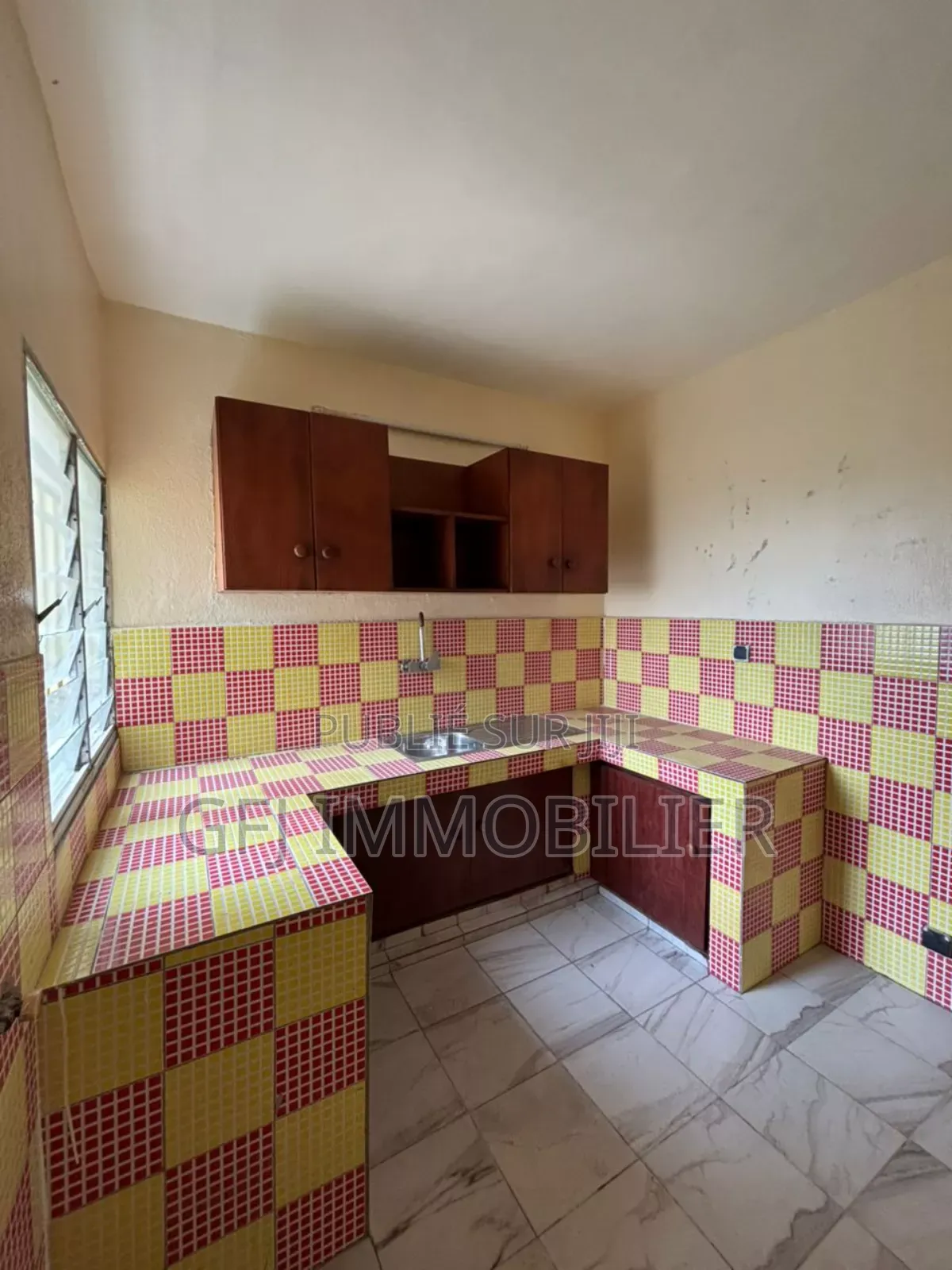 3chbre Appartement dans Francis Gweh, Cocody à Vendre