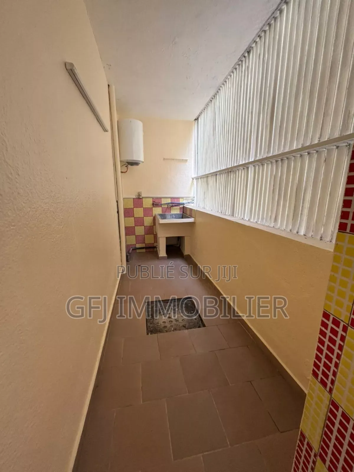 3chbre Appartement dans Francis Gweh, Cocody à Vendre