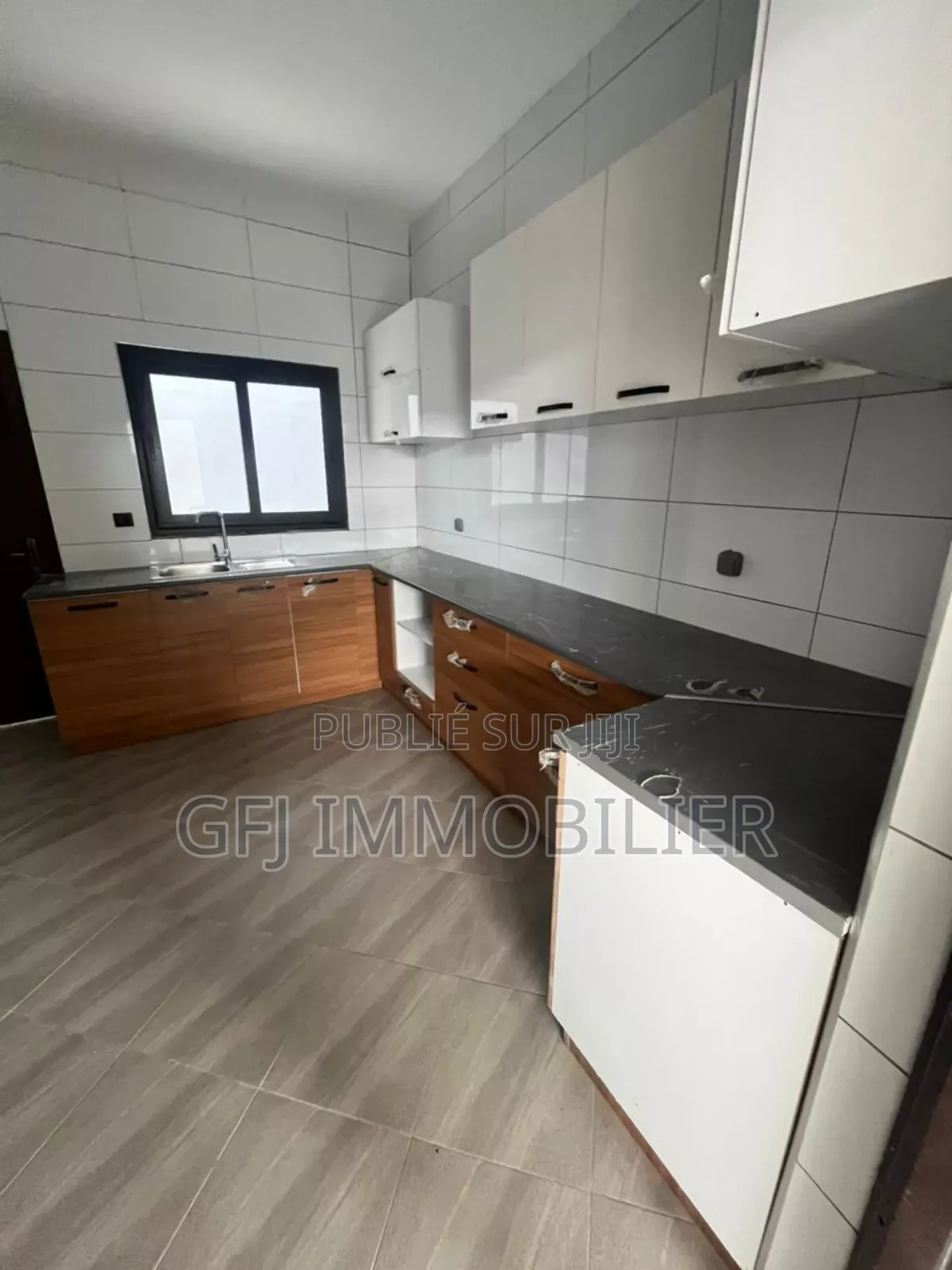 5chbre Duplex dans Francis Gweh, Cocody à Vendre