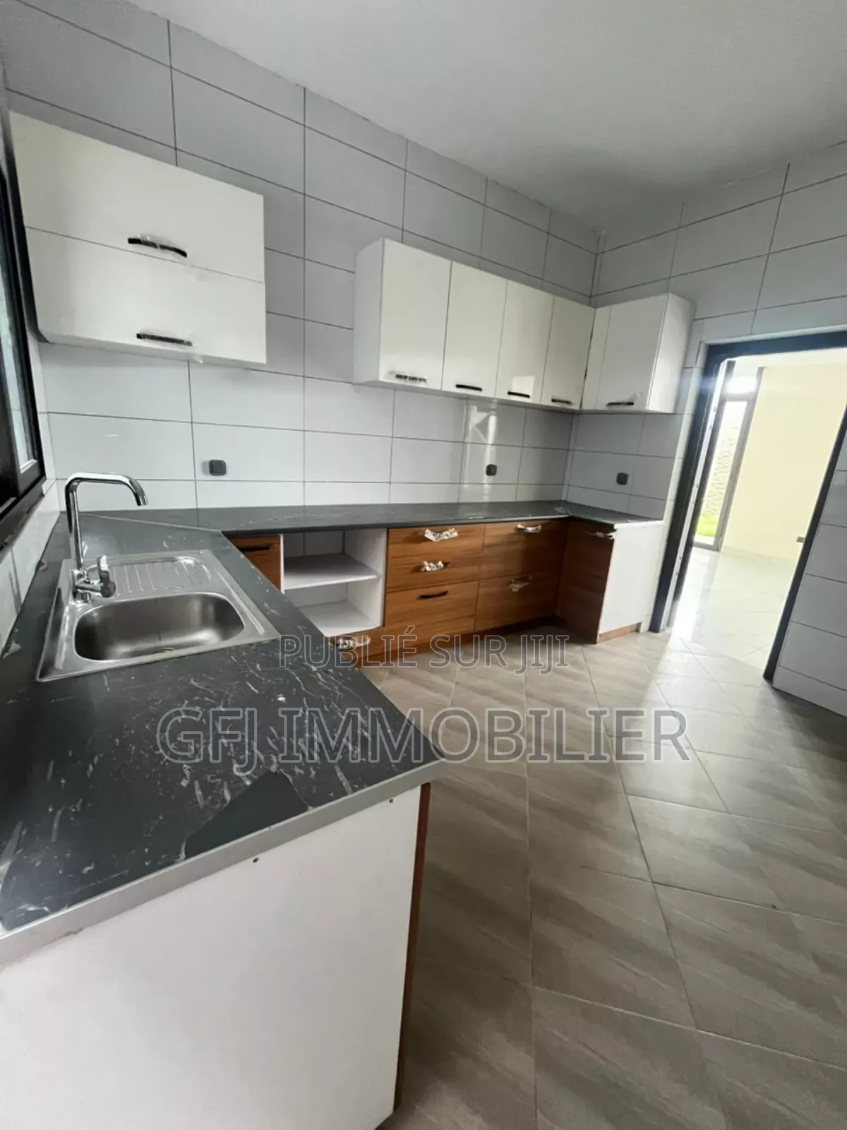 5chbre Duplex dans Francis Gweh, Cocody à Vendre