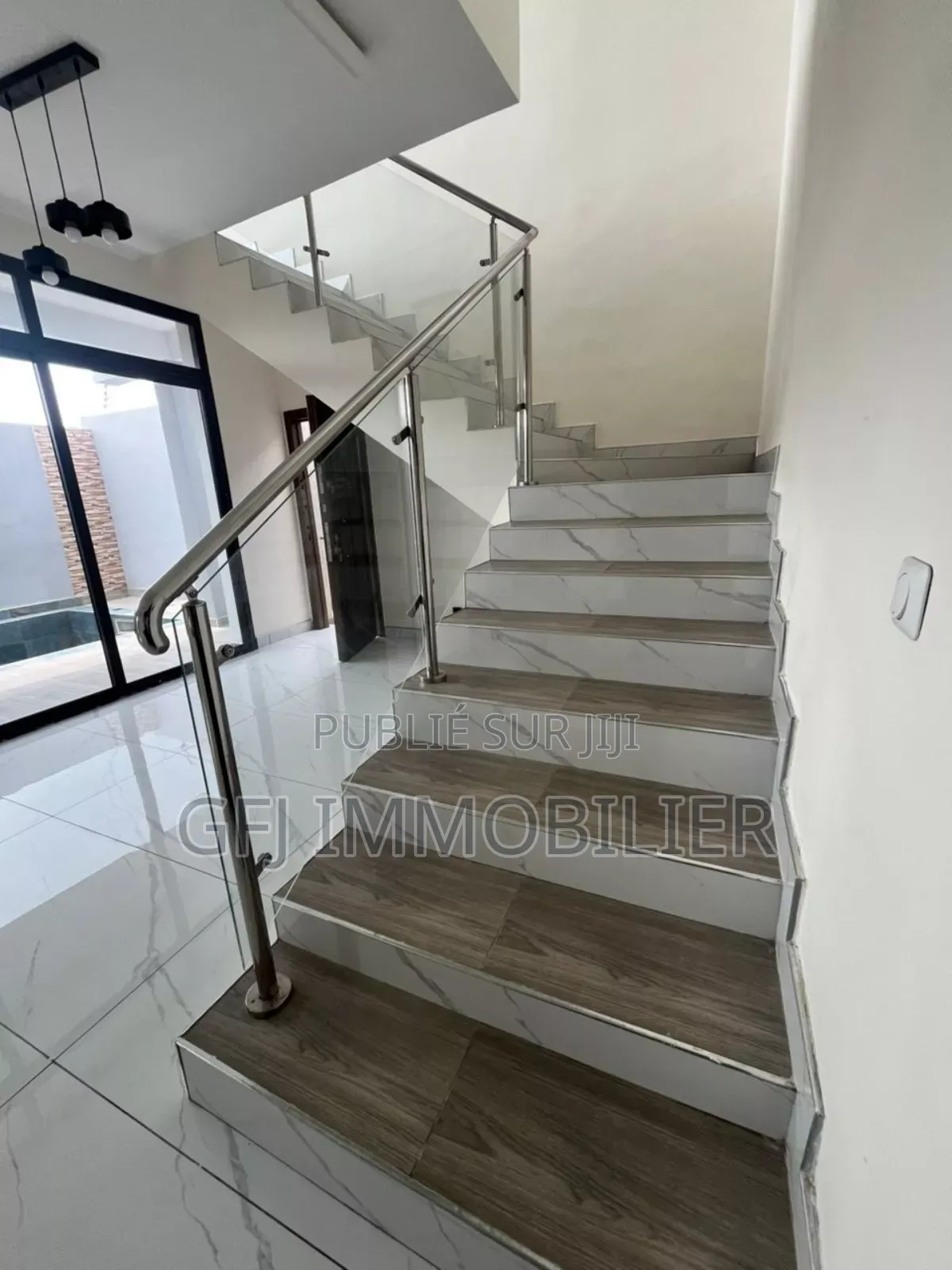 5chbre Duplex dans Francis Gweh, Cocody à Vendre