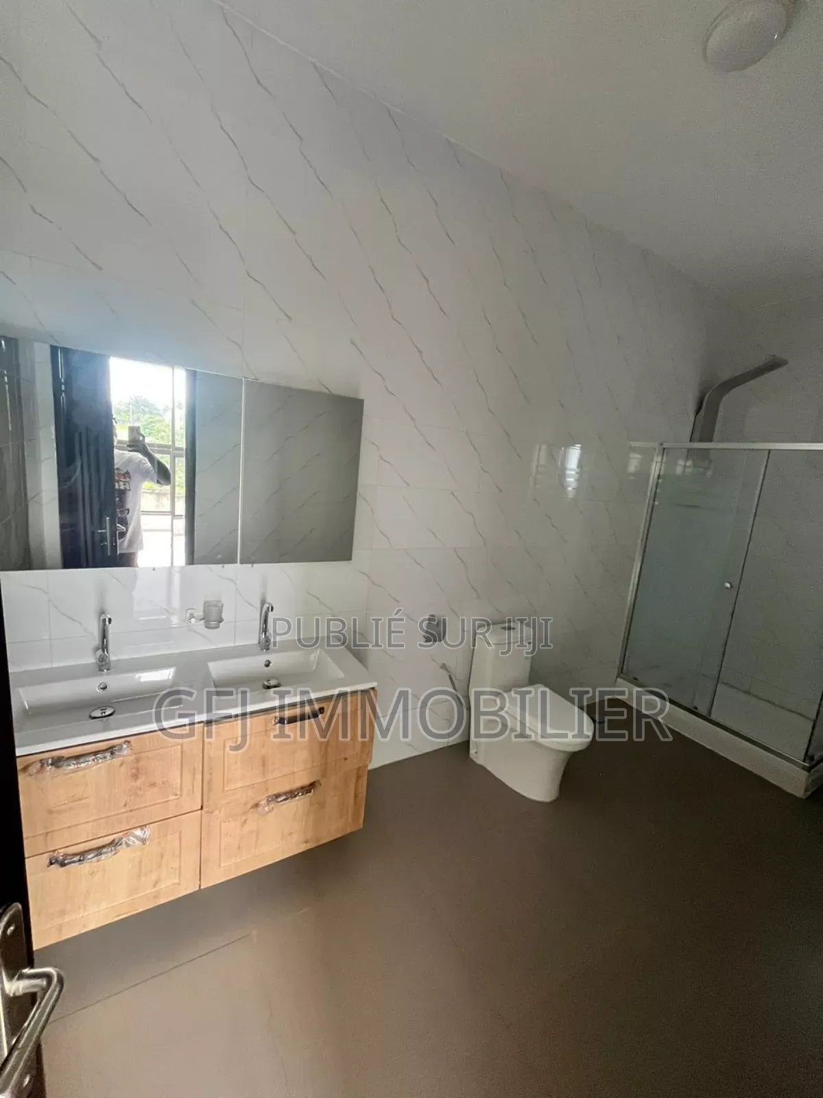 5chbre Duplex dans Francis Gweh, Cocody à Vendre