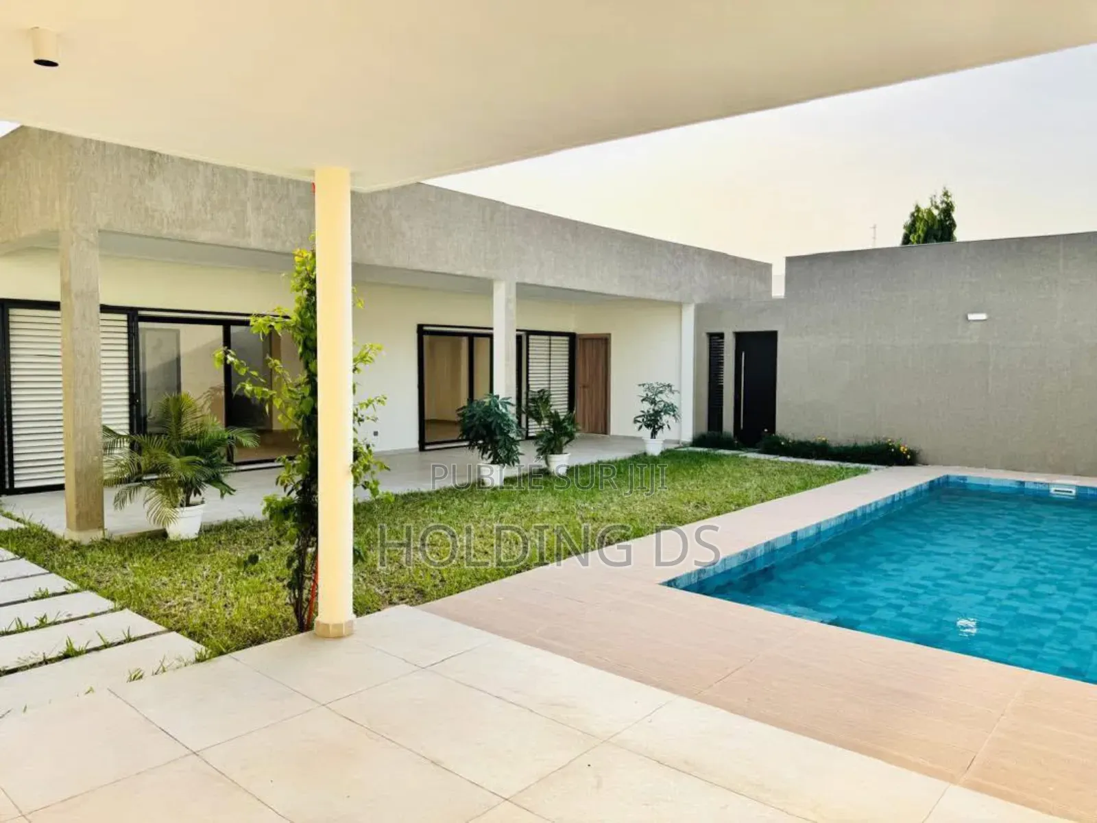 Meublé 3chbre Villa dans Location , Cocody à Louer