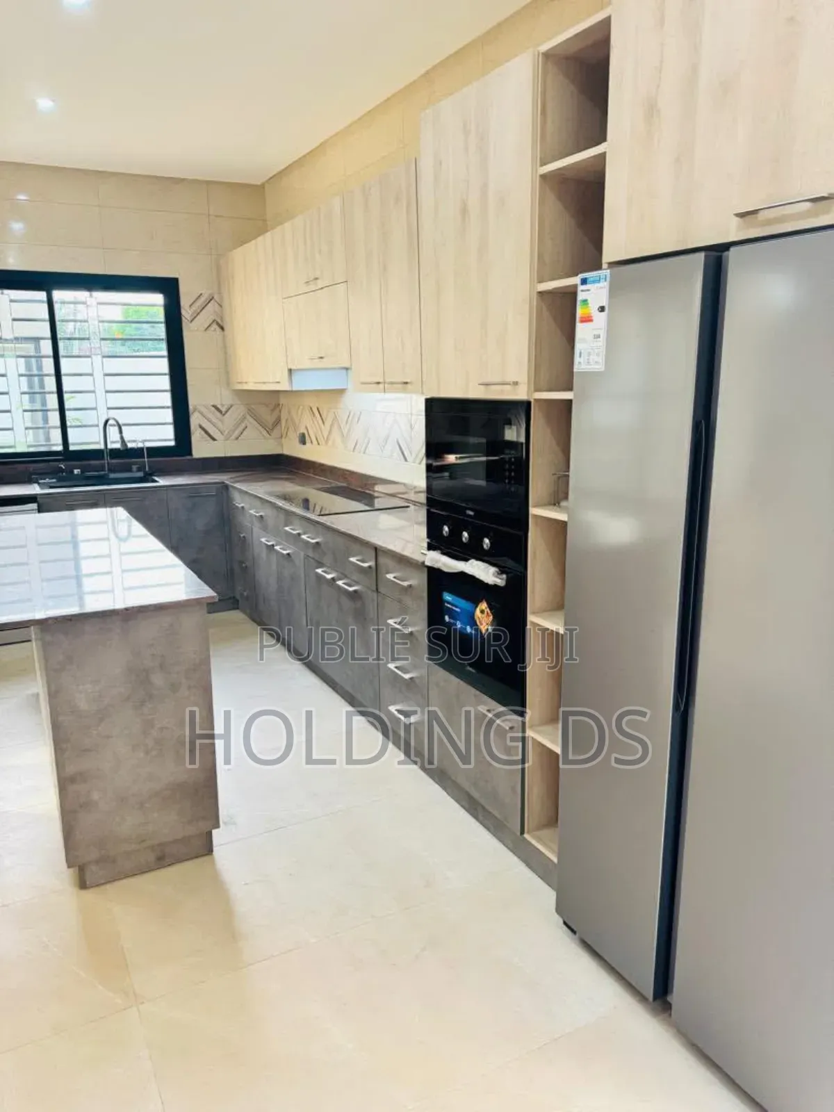 Meublé 3chbre Villa dans Location , Cocody à Louer