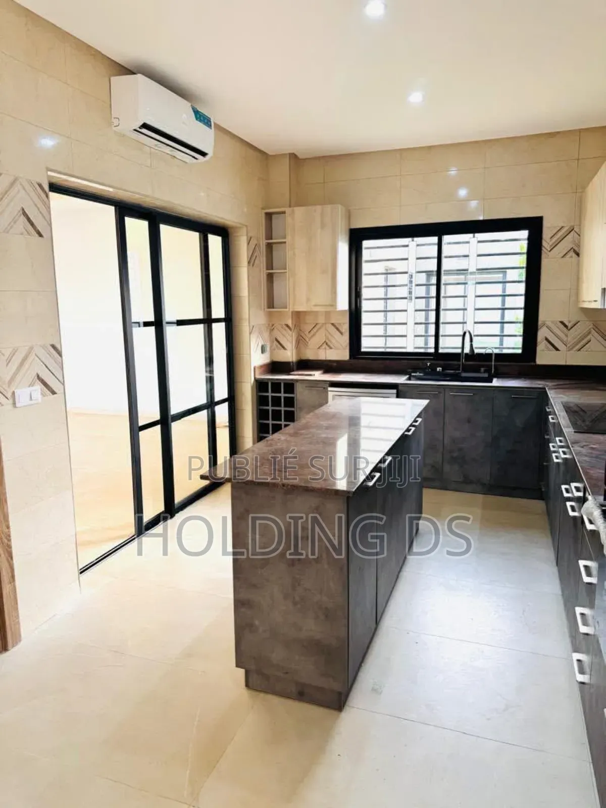 Meublé 3chbre Villa dans Location , Cocody à Louer