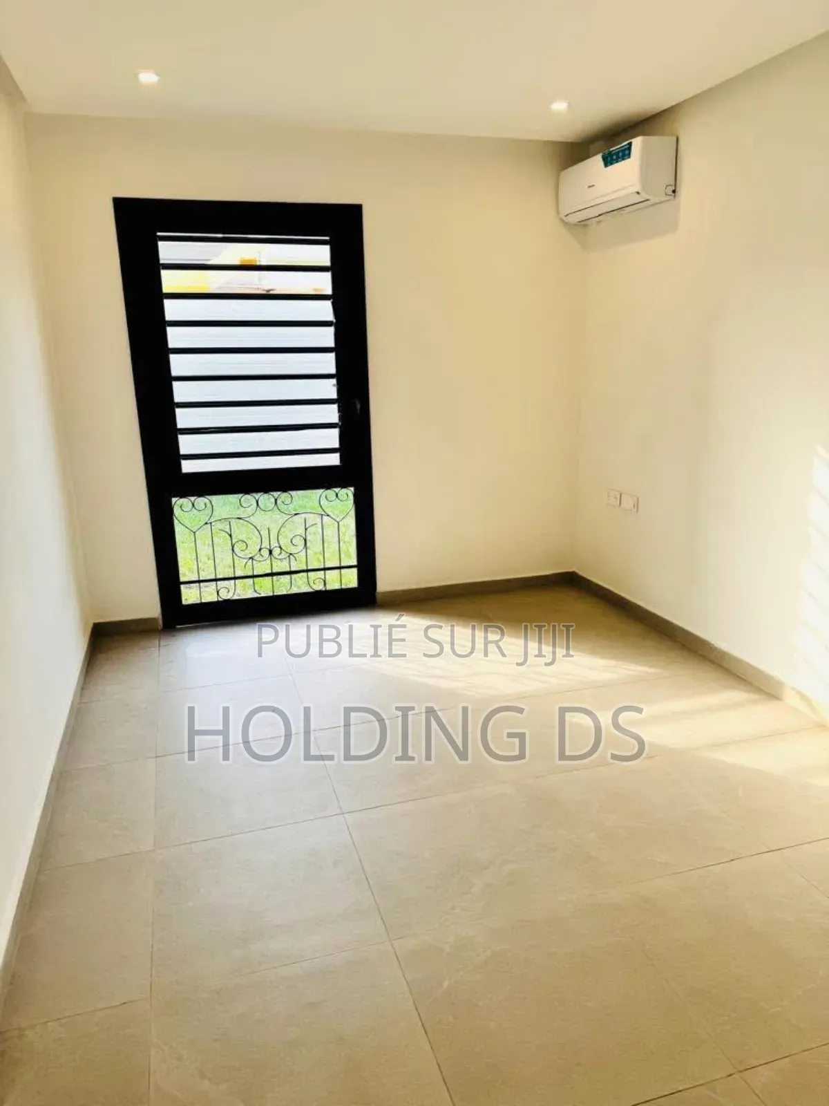 Meublé 3chbre Villa dans Location , Cocody à Louer