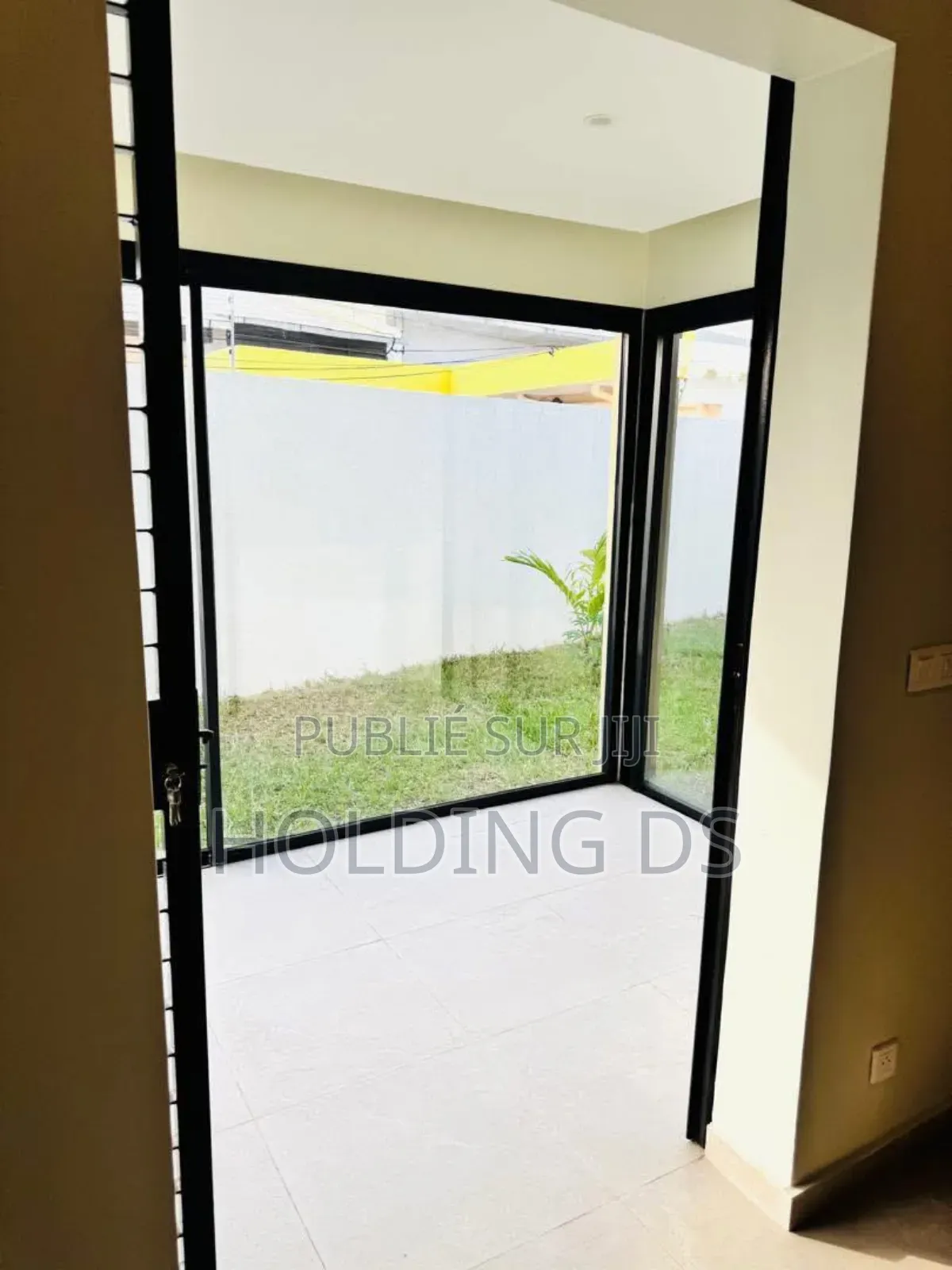 Meublé 3chbre Villa dans Location , Cocody à Louer