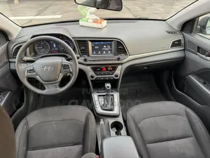 Hyundai Elantra 2018 Gris