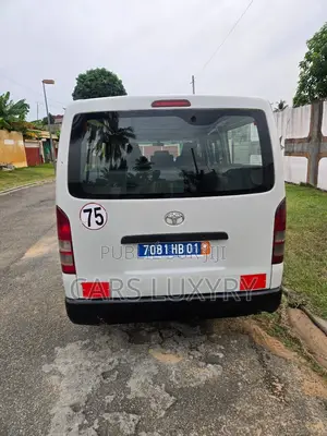 Toyota HiAce 2016 Blanc