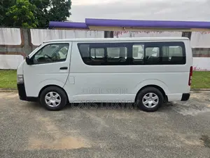 Toyota HiAce 2016 Blanc