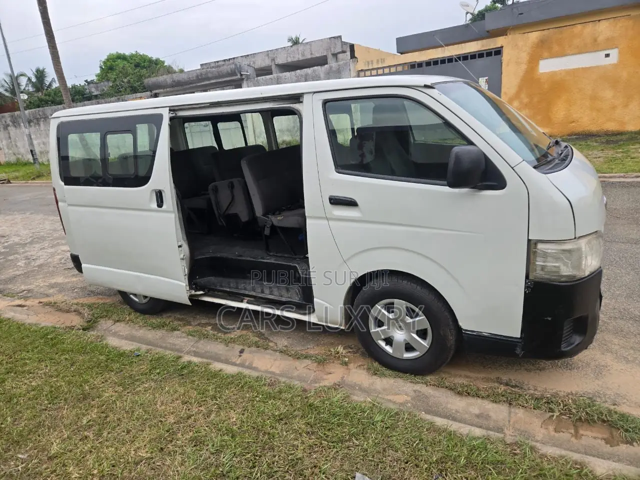 Toyota HiAce 2016 Blanc