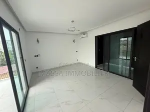 4chbre Villa dans Massa Immobilier, Cocody à Vendre