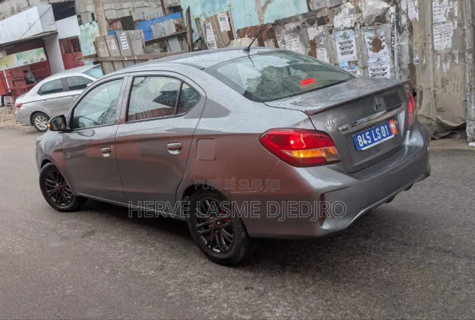 Mitsubishi Attrage 2023 Gris