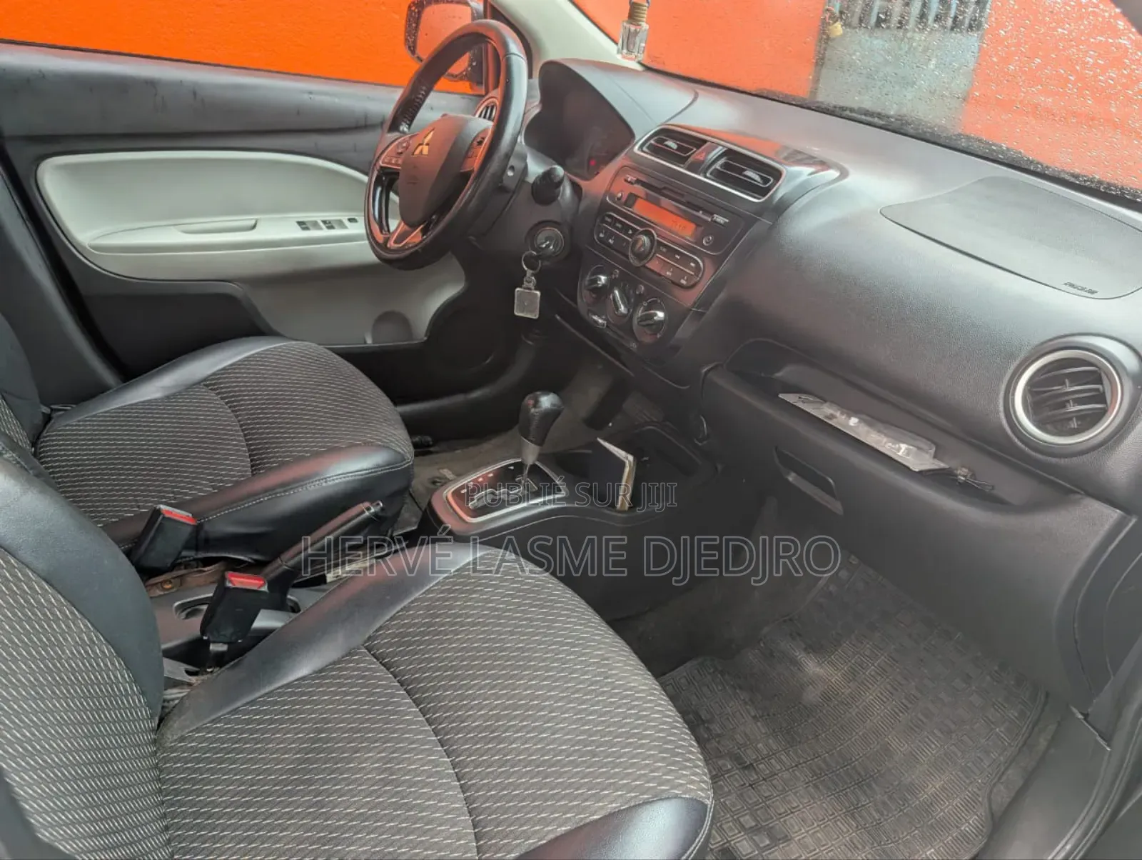 Mitsubishi Attrage 2023 Gris