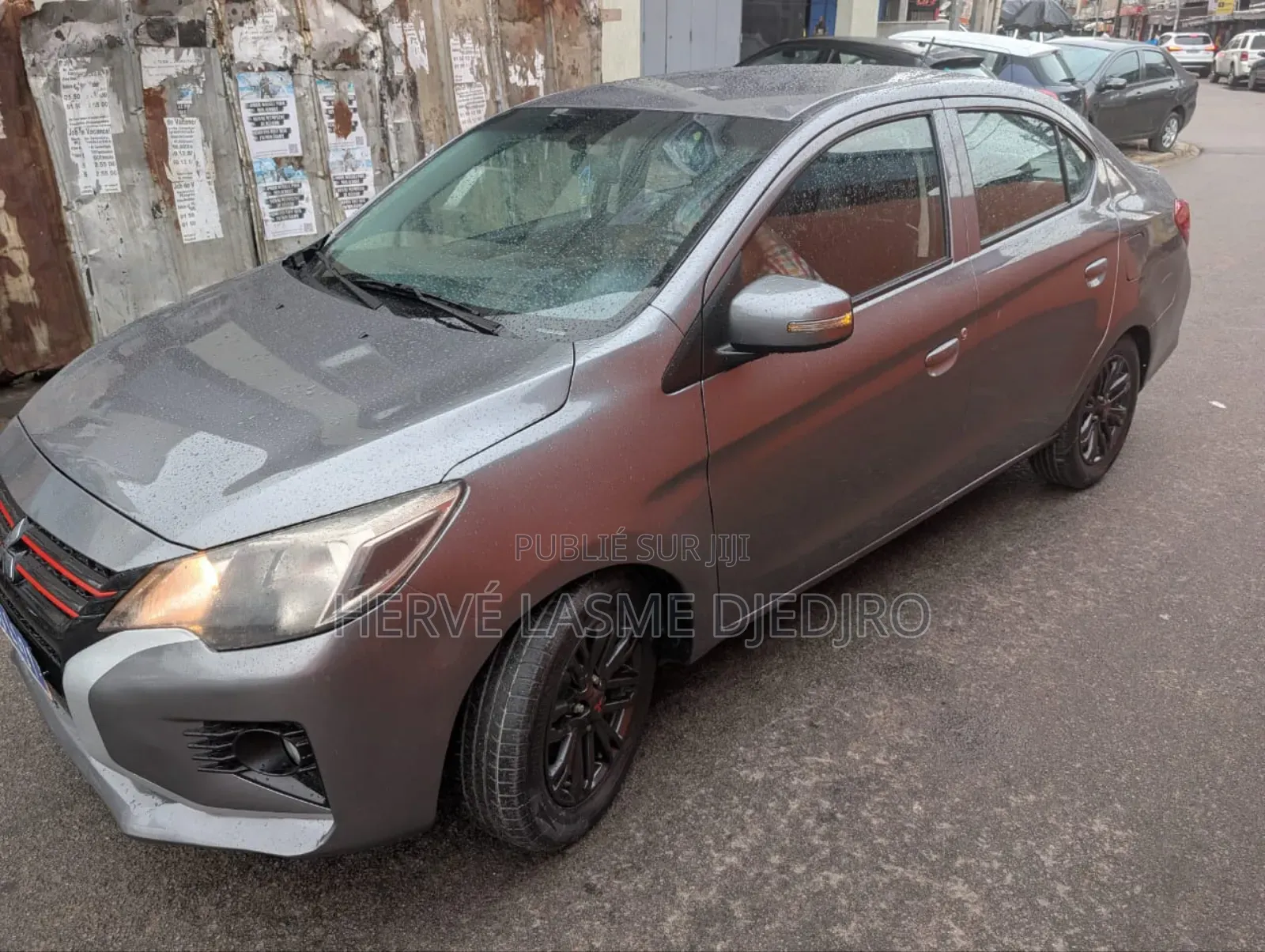 Mitsubishi Attrage 2023 Gris