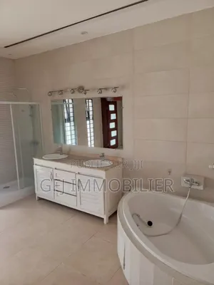 5chbre Duplex dans Francis Gweh, Cocody à Vendre