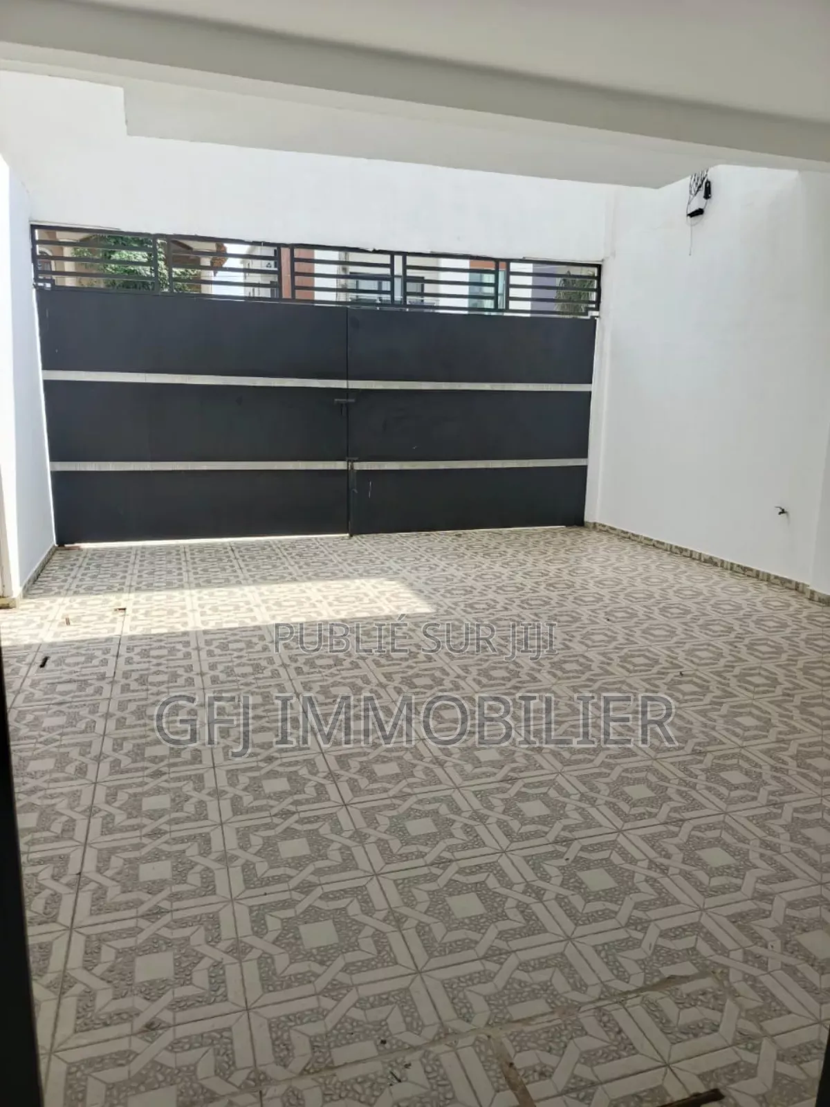 5chbre Duplex dans Francis Gweh, Cocody à Vendre