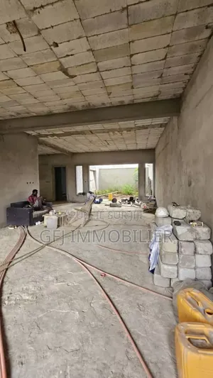 5chbre Duplex Dans Francis Gweh, Cocody À Vendre