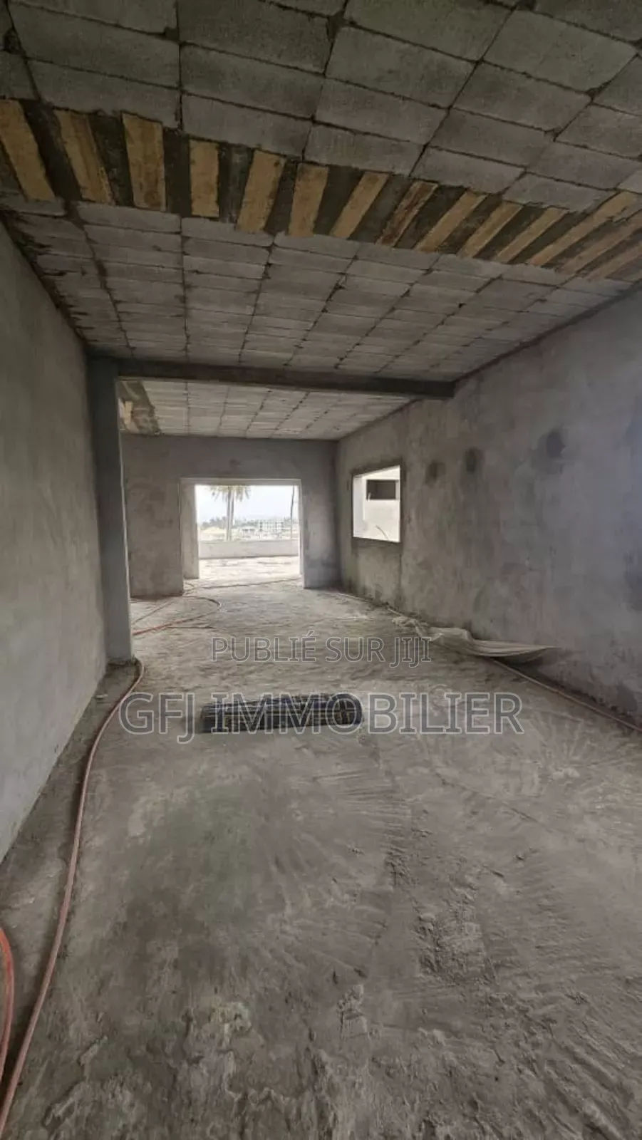 5chbre Duplex Dans Francis Gweh, Cocody À Vendre