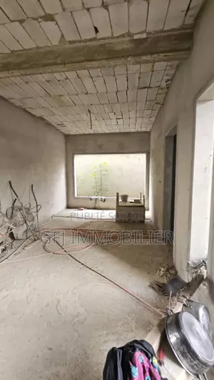 5chbre Duplex Dans Francis Gweh, Cocody À Vendre