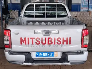 Mitsubishi L200 Double Cab 2.4 154hp 4WD 2021 Gris