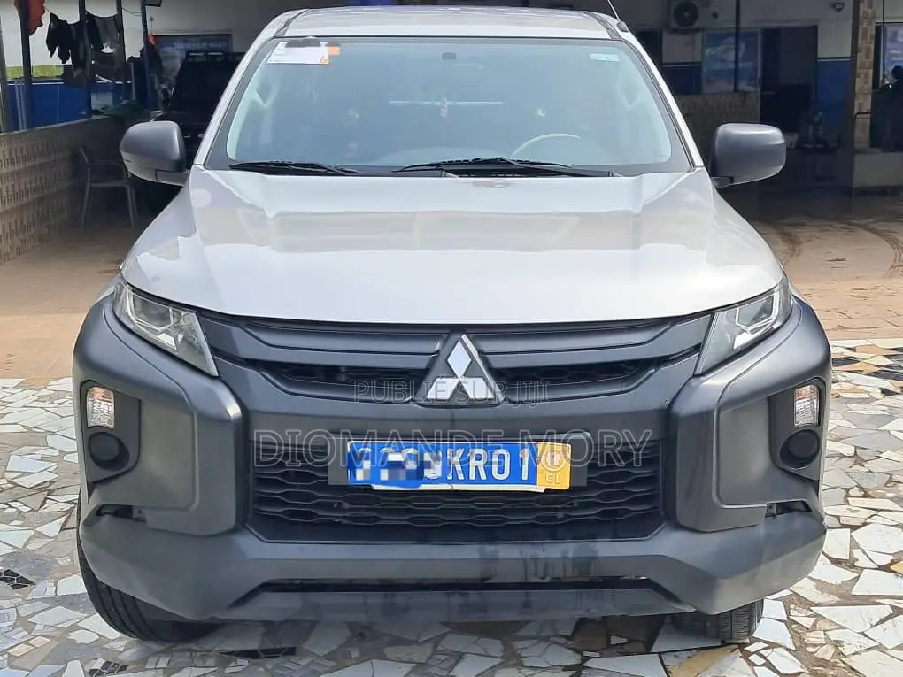 Mitsubishi L200 Double Cab 2.4 154hp 4WD 2021 Gris