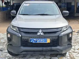 Mitsubishi L200 Double Cab 2.4 154hp 4WD 2021 Gris