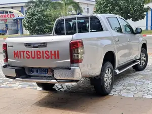 Mitsubishi L200 Double Cab 2.4 154hp 4WD 2021 Gris