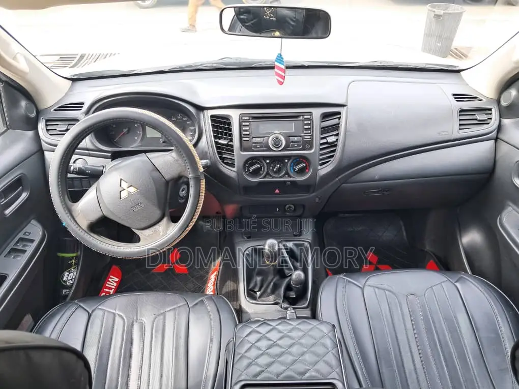 Mitsubishi L200 Double Cab 2.4 154hp 4WD 2021 Gris