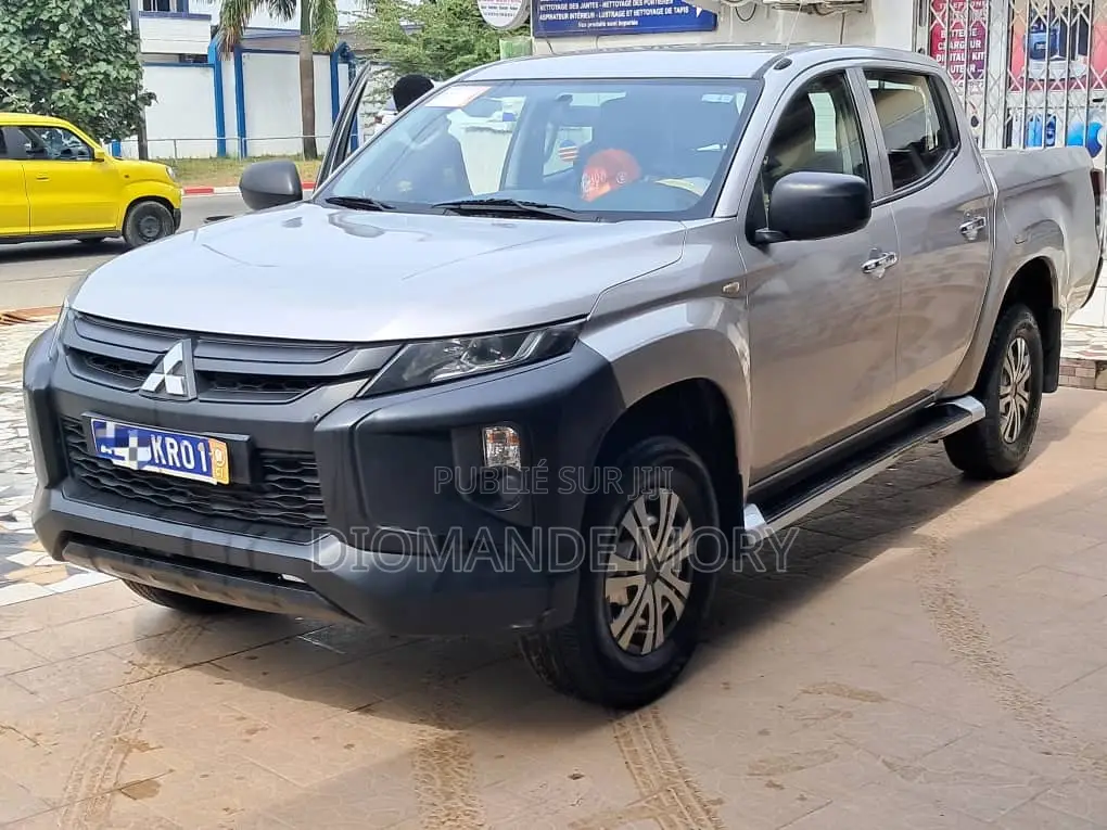 Mitsubishi L200 Double Cab 2.4 154hp 4WD 2021 Gris