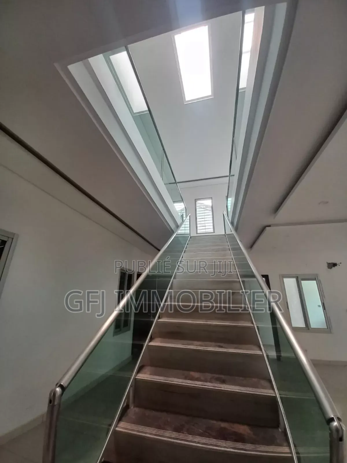 5chbre Duplex dans Francis Gweh, Cocody à Vendre