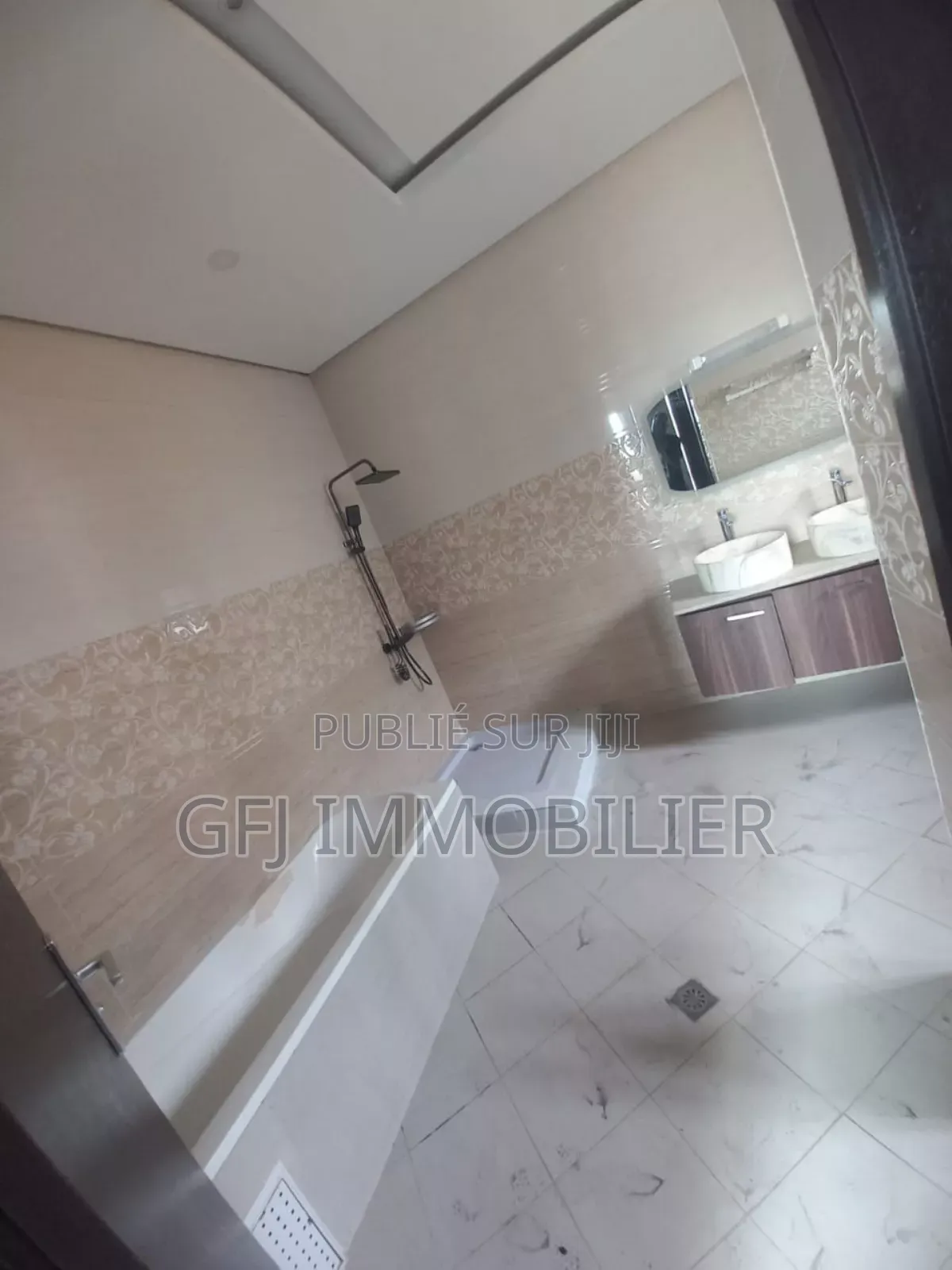 5chbre Duplex dans Francis Gweh, Cocody à Vendre