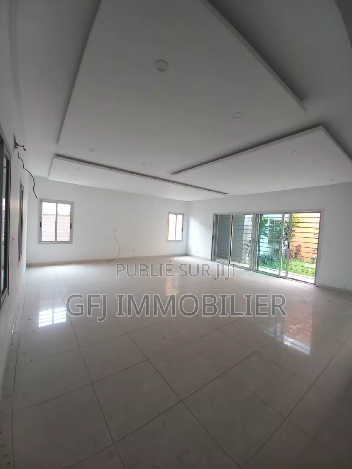 5chbre Duplex dans Francis Gweh, Cocody à Vendre