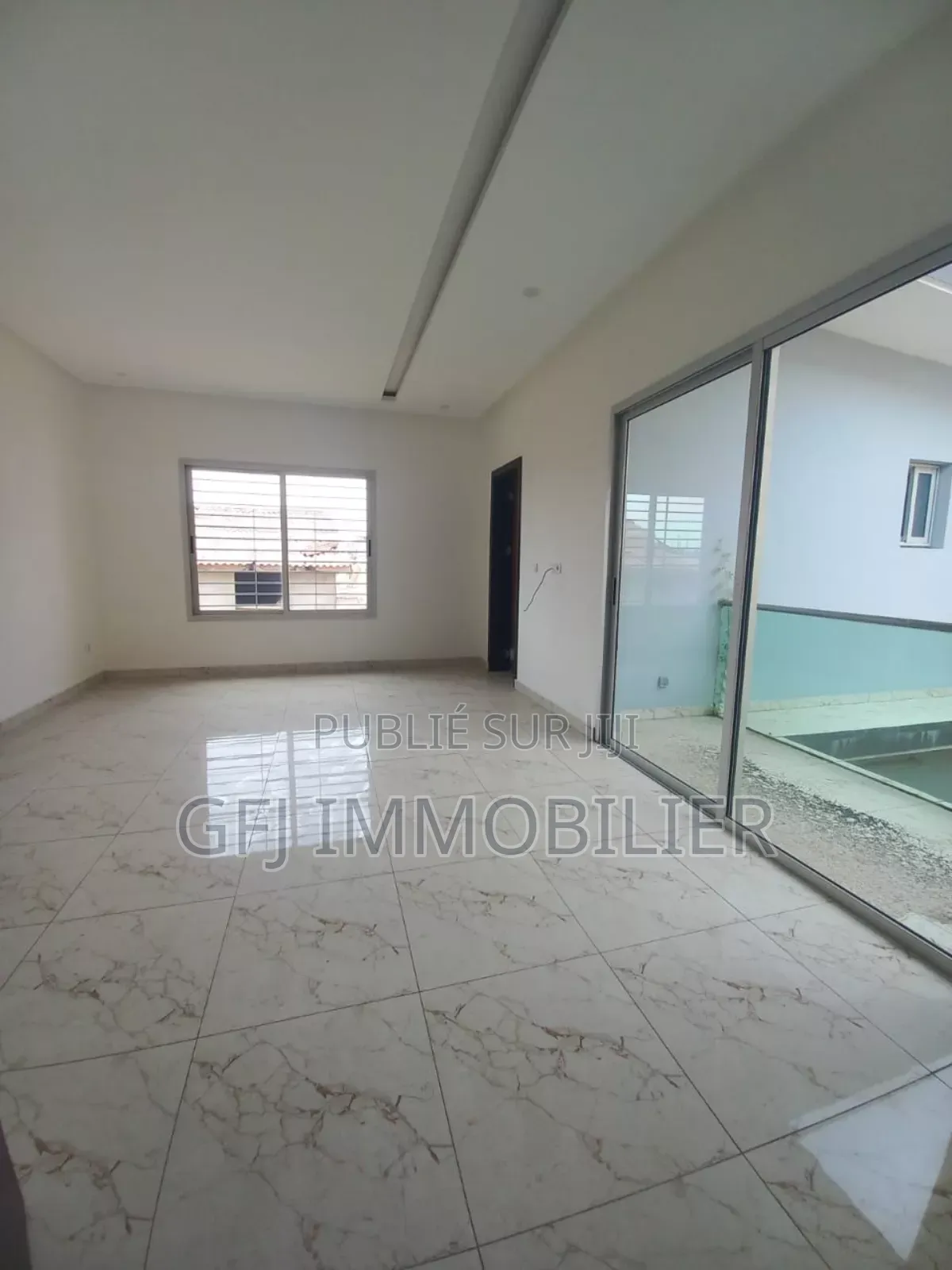 5chbre Duplex dans Francis Gweh, Cocody à Vendre