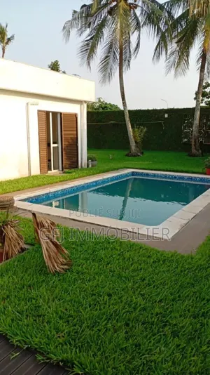 4chbre Villa dans Francis Gweh, Cocody à Vendre