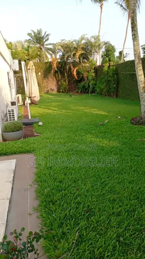 4chbre Villa dans Francis Gweh, Cocody à Vendre