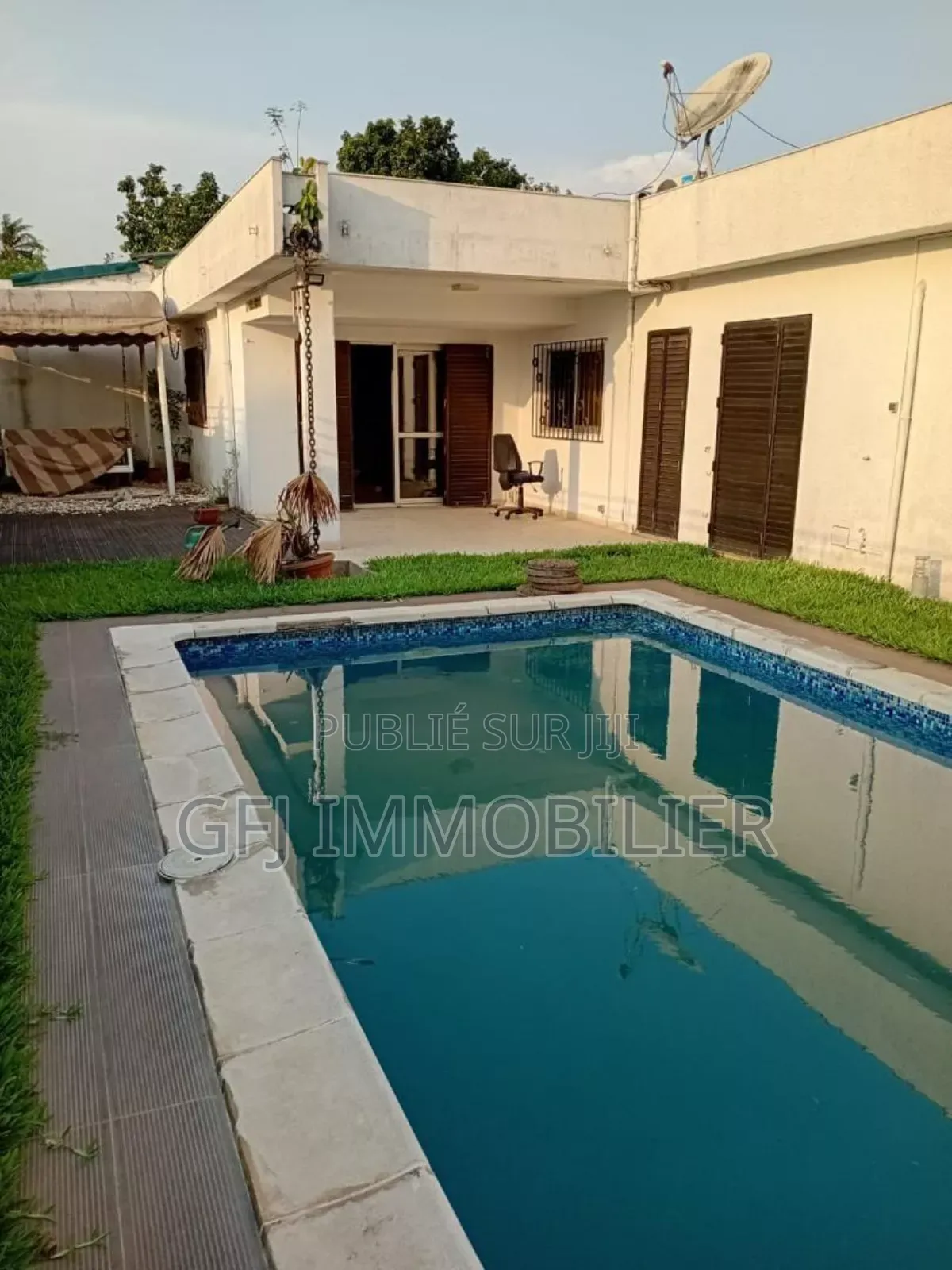 4chbre Villa dans Francis Gweh, Cocody à Vendre