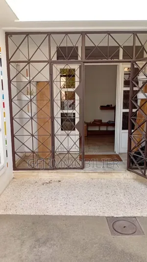 4chbre Villa dans Francis Gweh, Cocody à Vendre