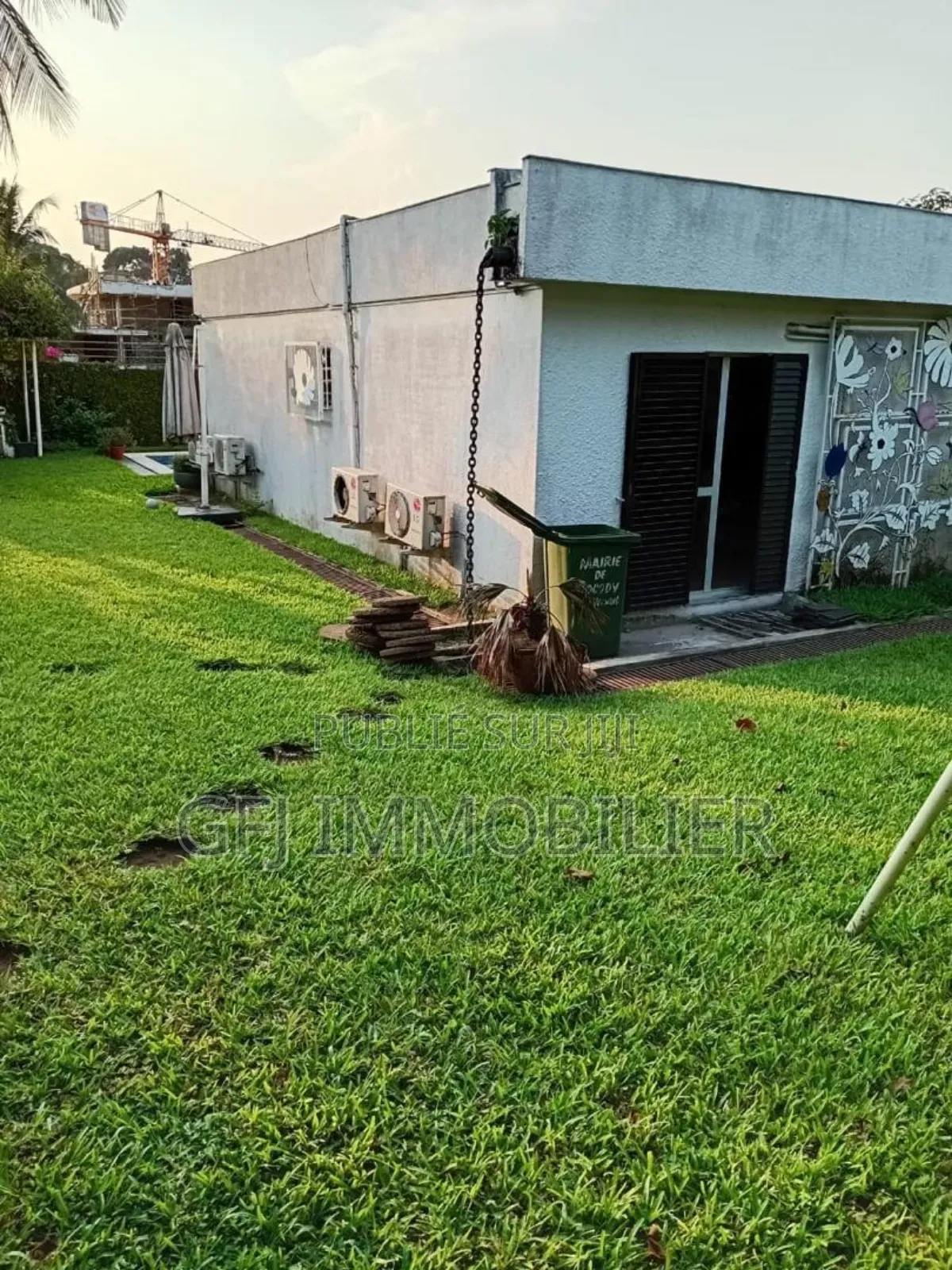 4chbre Villa dans Francis Gweh, Cocody à Vendre