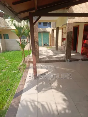 6chbre Duplex dans Francis Gweh, Cocody à Vendre