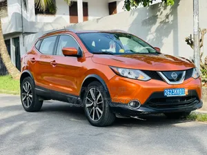 Nissan Qashqai 2018 Orange