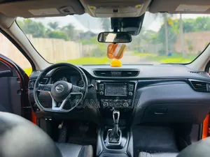 Nissan Qashqai 2018 Orange