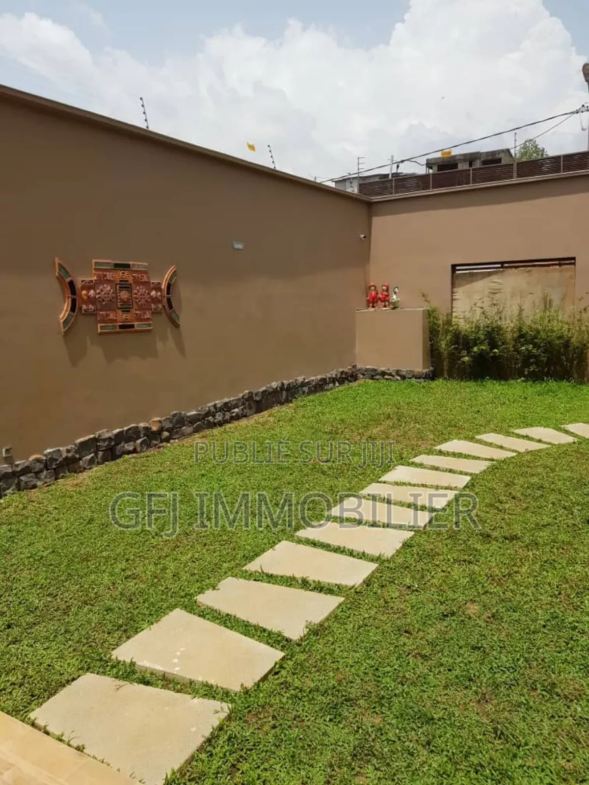 8chbre Duplex dans Francis Gweh, Cocody à Vendre