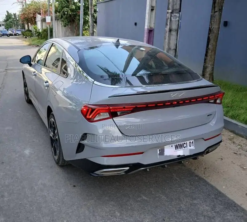 Kia K5 GT 2023 Gris