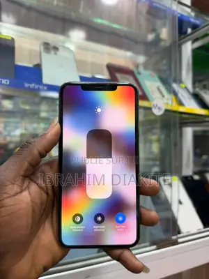 Apple iPhone 11 Pro Max 64 GB Doré