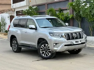 Toyota Land Cruiser Prado 2025 Gris