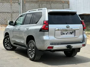 Toyota Land Cruiser Prado 2025 Gris